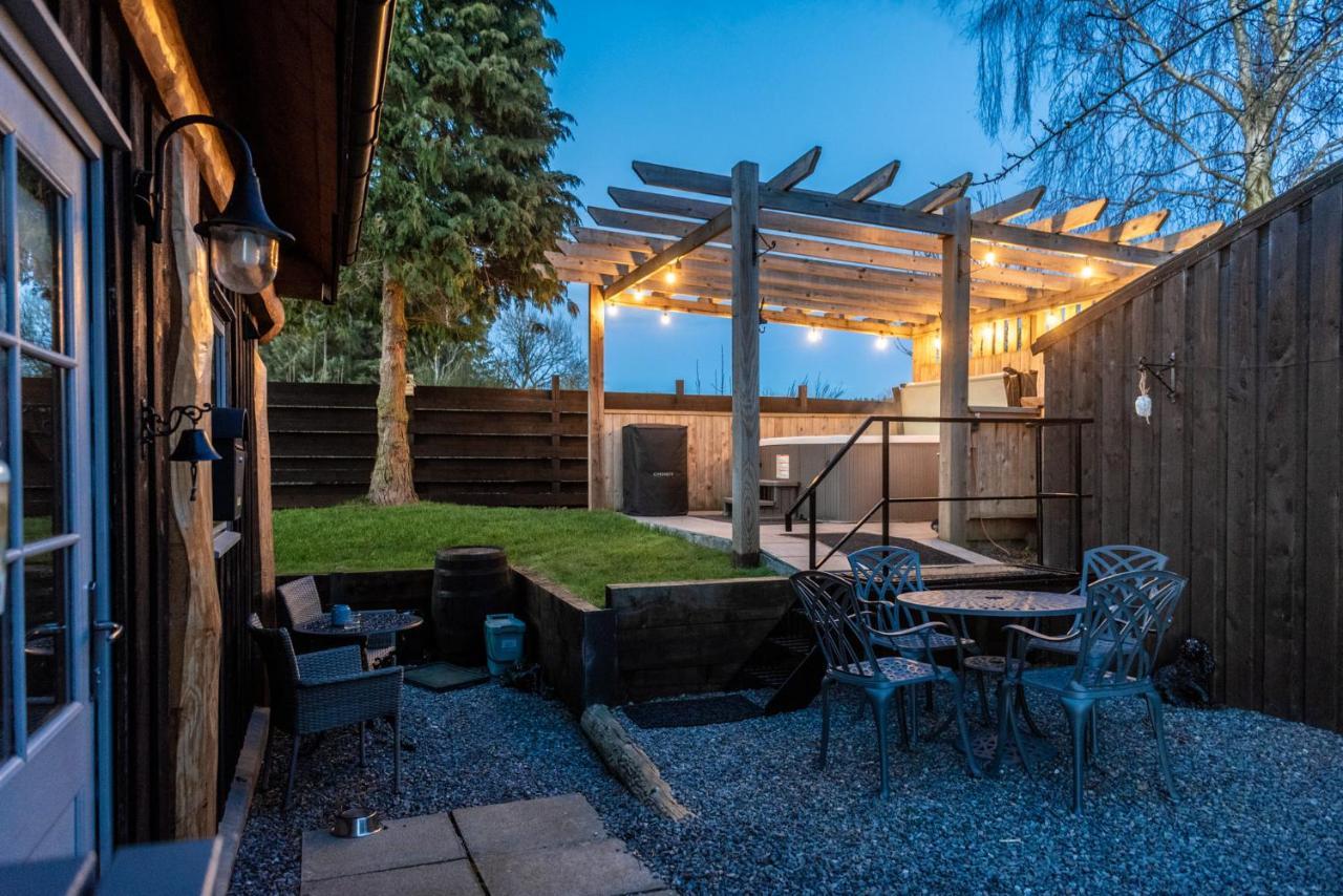 Rowanlea Lodge With Hot Tub Marykirk Exterior photo