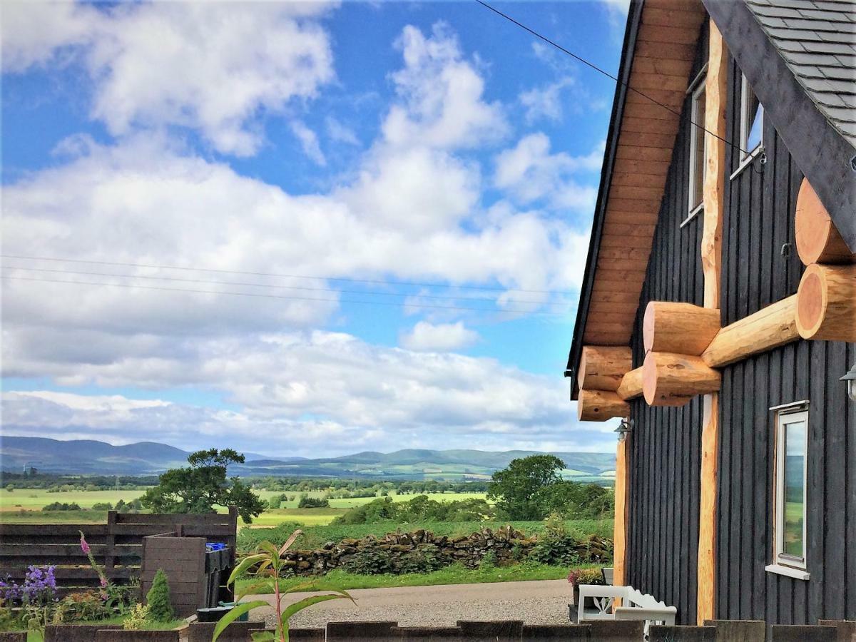 Rowanlea Lodge With Hot Tub Marykirk Exterior photo